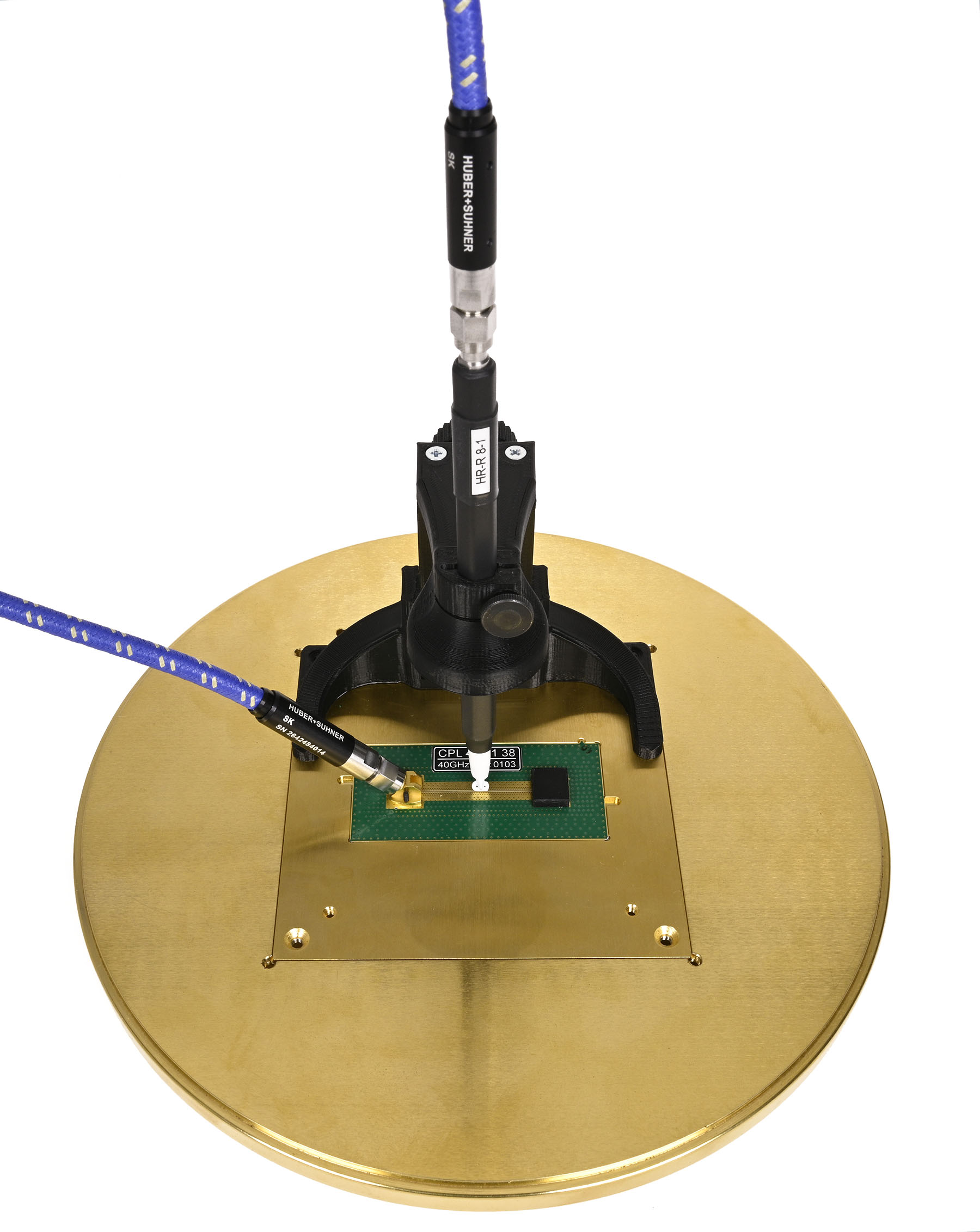 Measurement setup B-field probe HR-R 8-1 over 40 GHz coplanar line